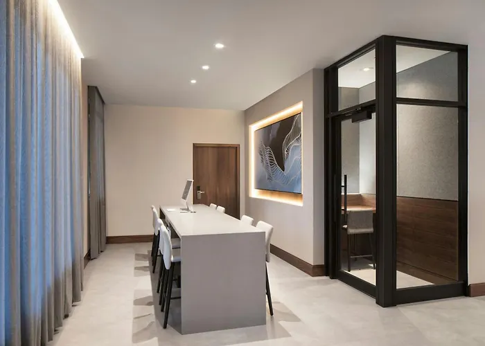 SpringHill Suites by Marriott Vieux-Montréal / Old Montreal